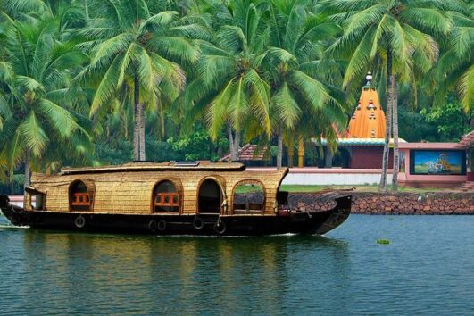 Kerala Backwaters Tour Packages, Kerala Houseboat Tours Price