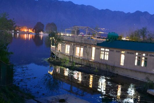 Peacock Group of Houseboat